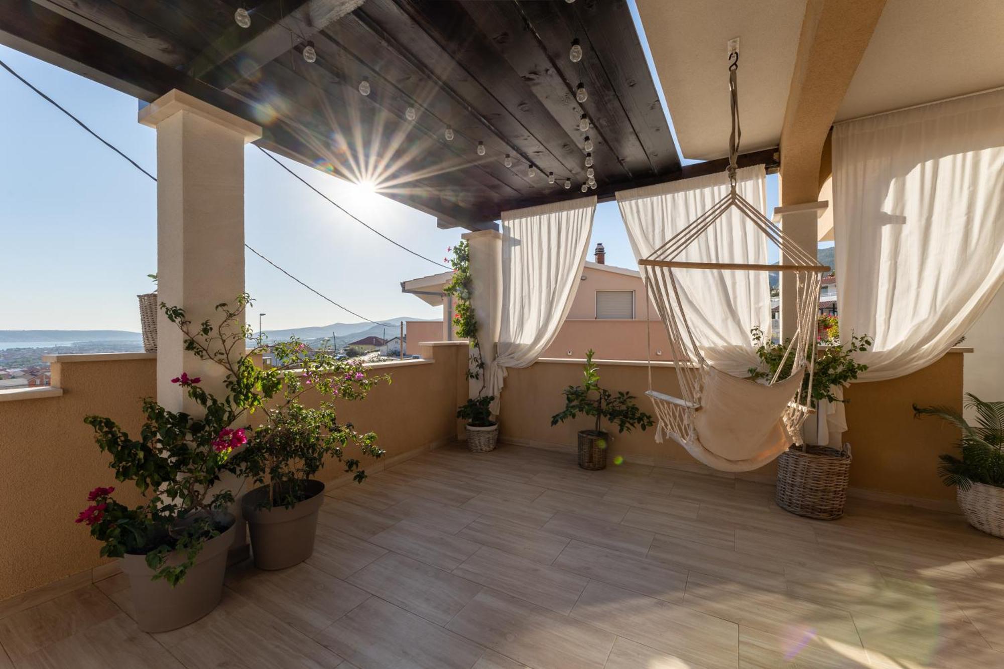 Flos,terrace 40 M2, Sea View * Kastel Stari