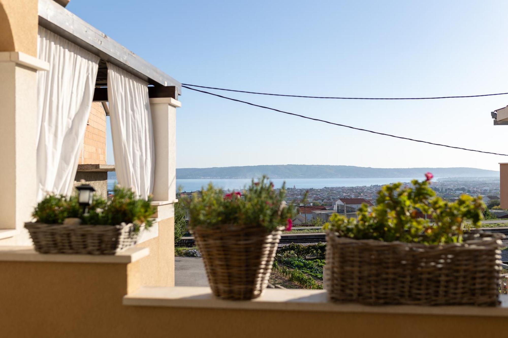 Apartment Flos,terrace 40 M2, Sea View Kastel Stari