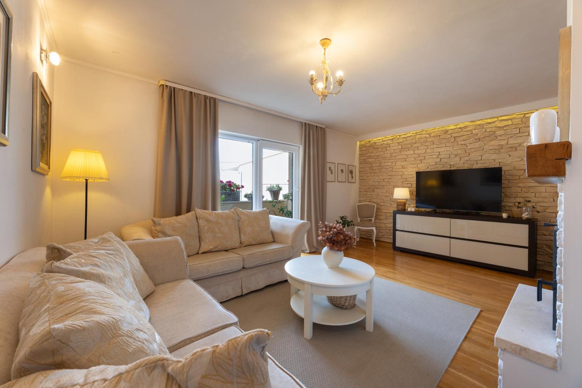 Flos,terrace 40 M2, Sea View * Kastel Stari